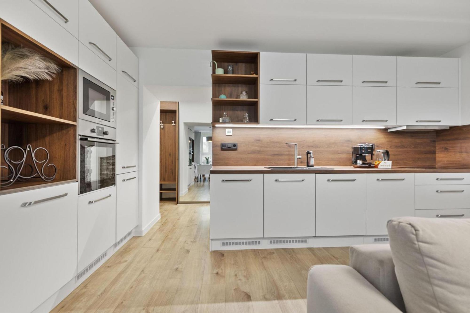 Апартаменты Garden Apartman - With Parking Братислава Экстерьер фото