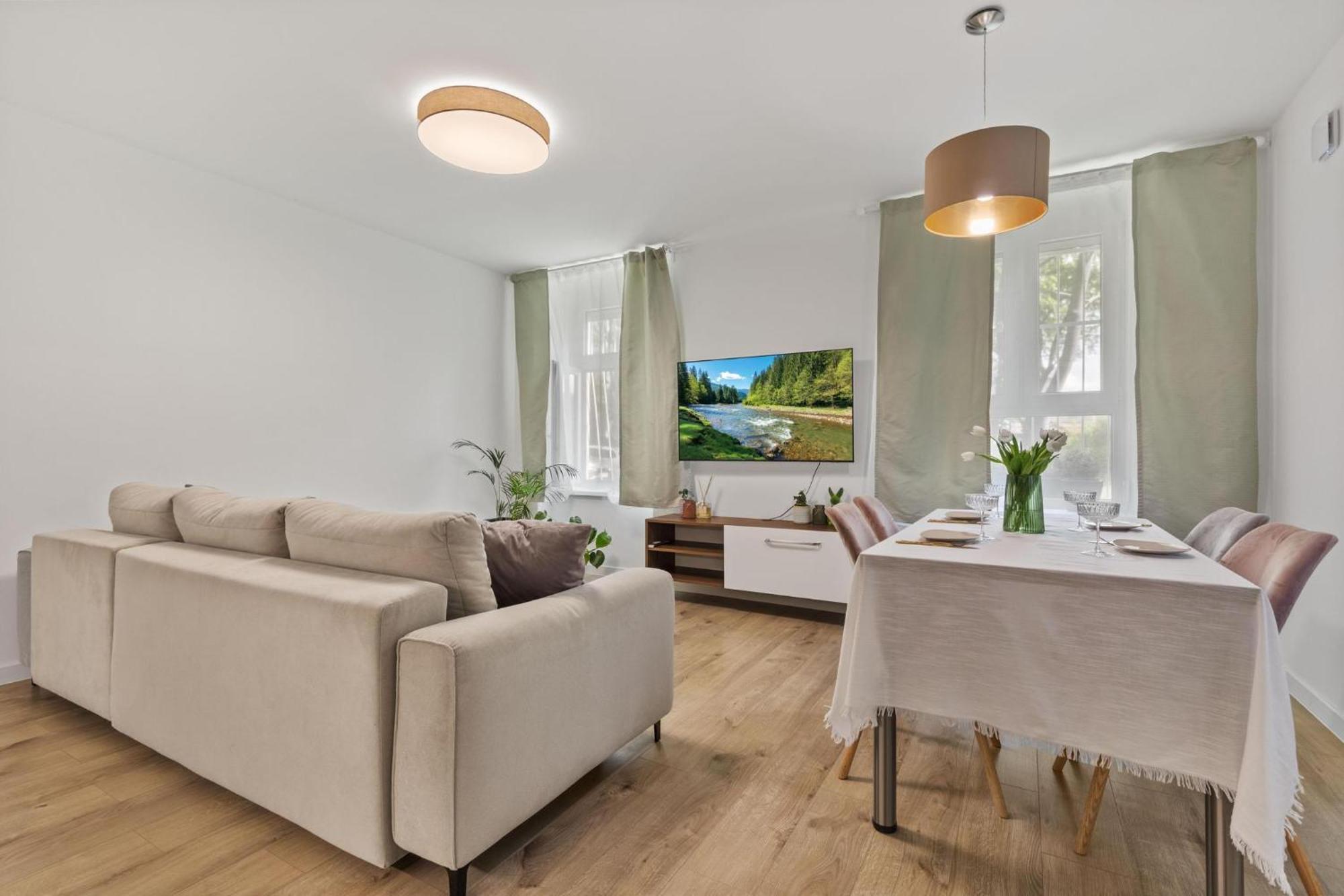 Апартаменты Garden Apartman - With Parking Братислава Экстерьер фото