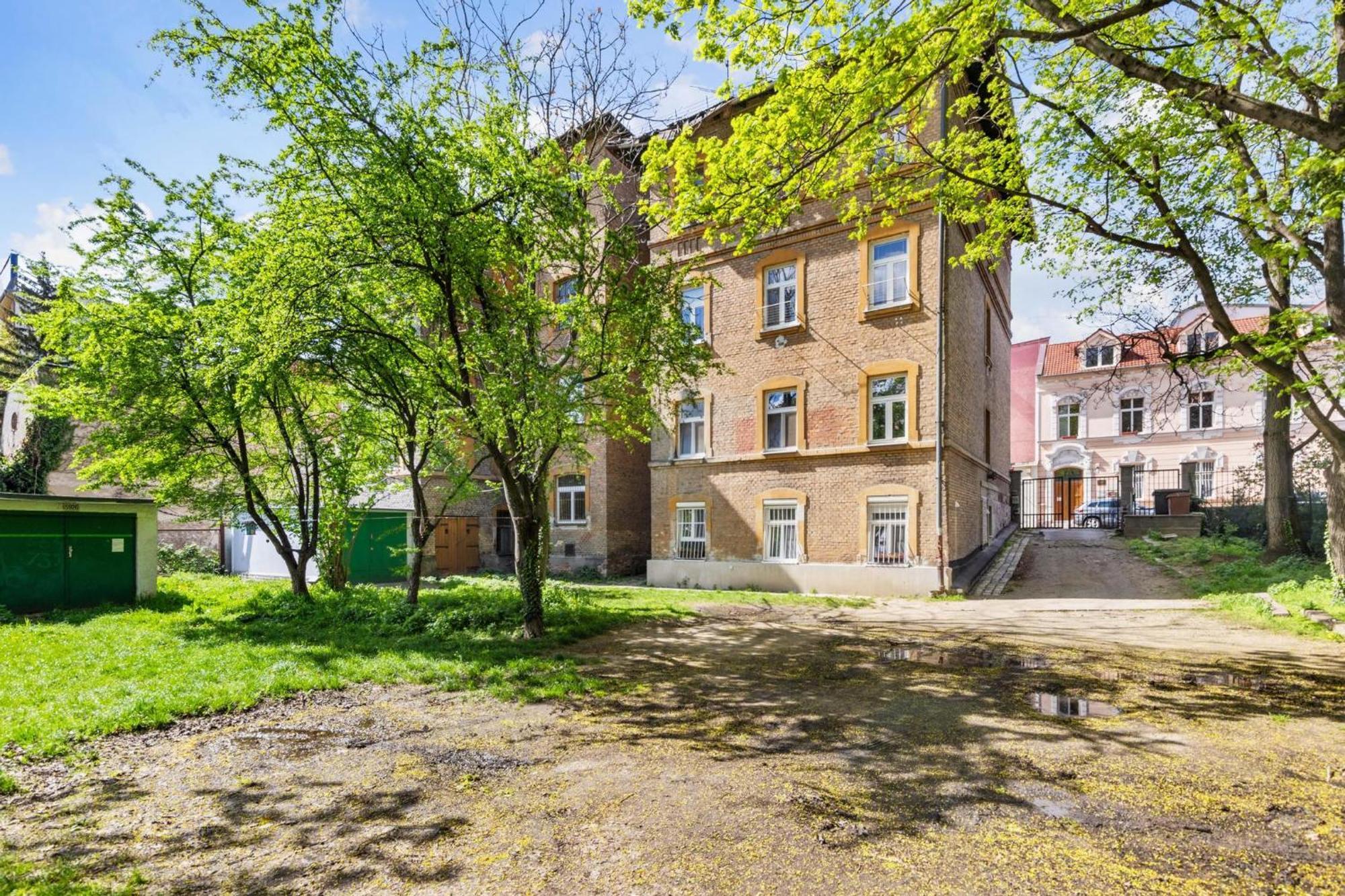 Апартаменты Garden Apartman - With Parking Братислава Экстерьер фото